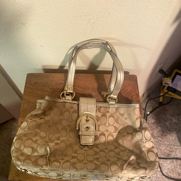 SoldVintage Gold Tapestry Coach purse 👛 Vintage rare find great condition P - Picture 8 of 13